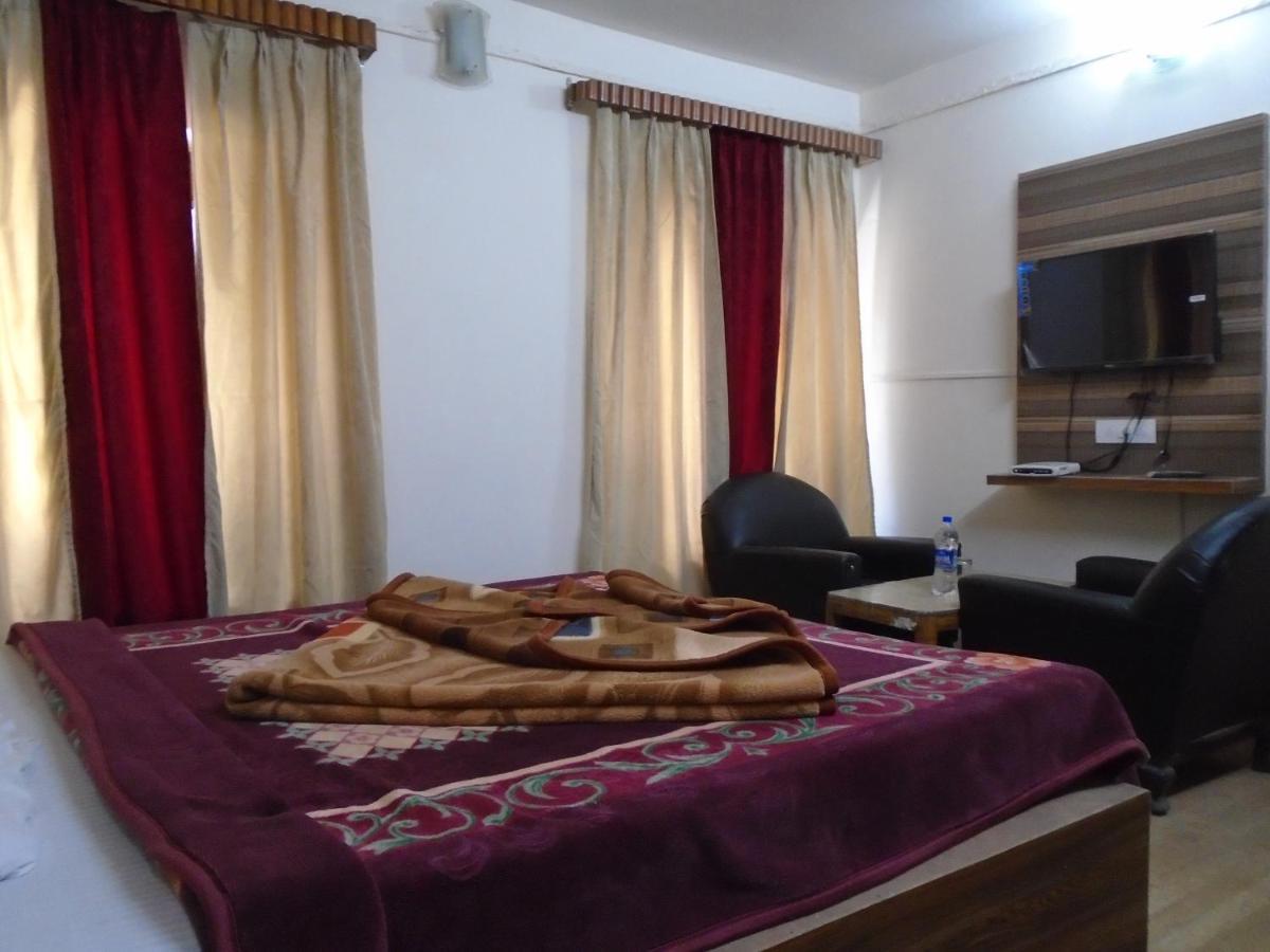 Hotel Magnolia Mallroad Manali エクステリア 写真