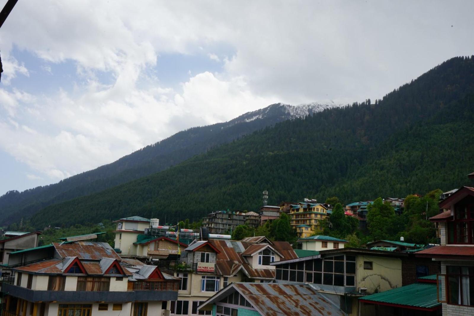 Hotel Magnolia Mallroad Manali エクステリア 写真